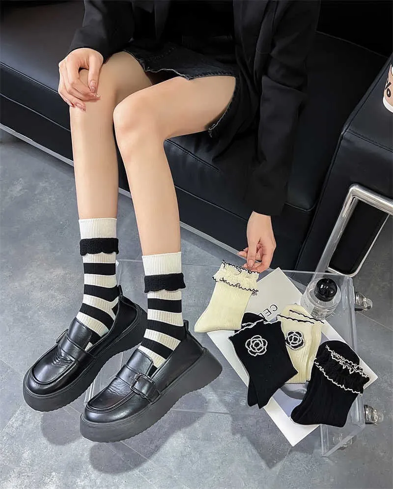 Black and white floral cotton socks gift Women Winter Socks gift  flowers Korean Japanese