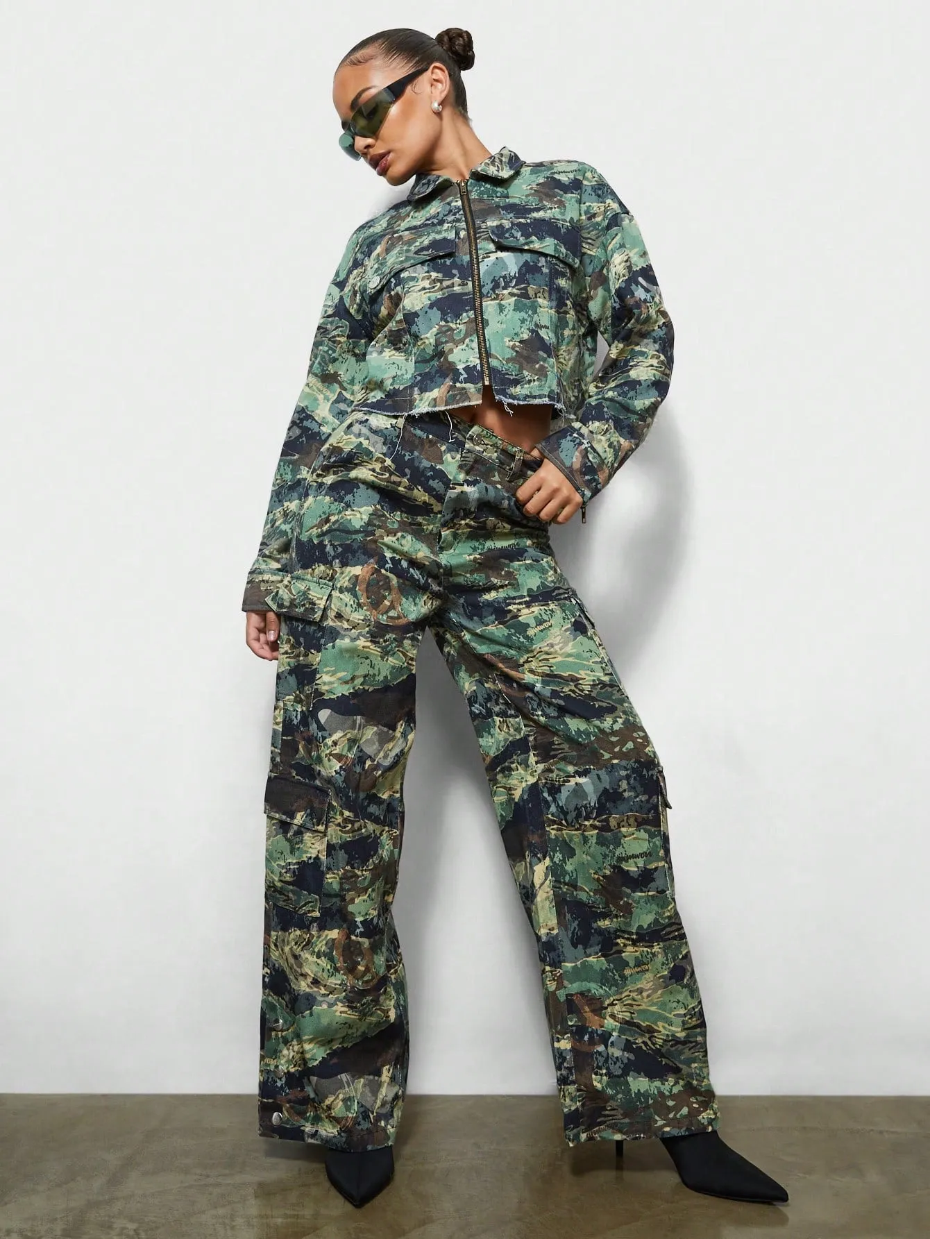 SUMWON WOMEN Camo Print Straight Fit Cargo Pants