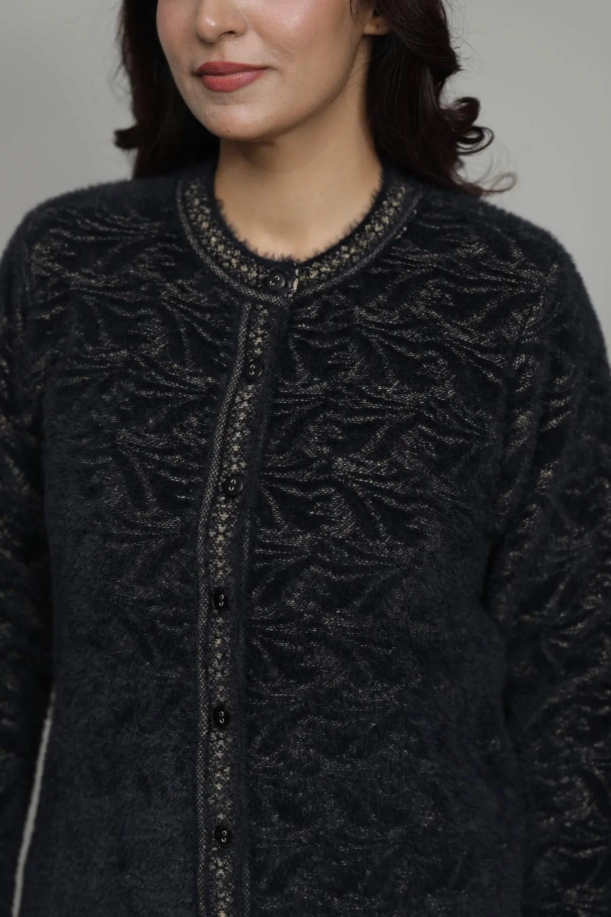 Women Knitted Round Neck Cardigan