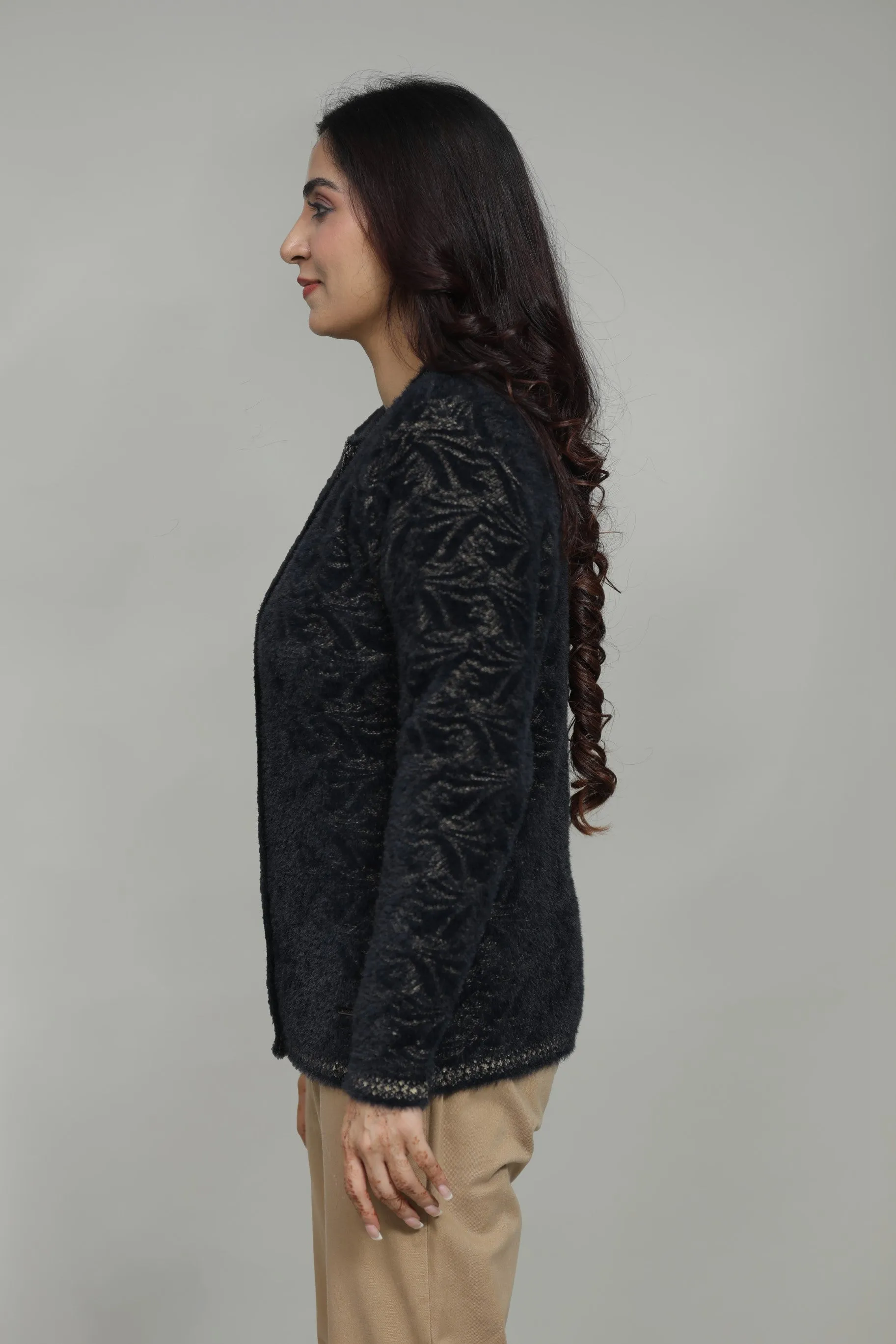 Women Knitted Round Neck Cardigan